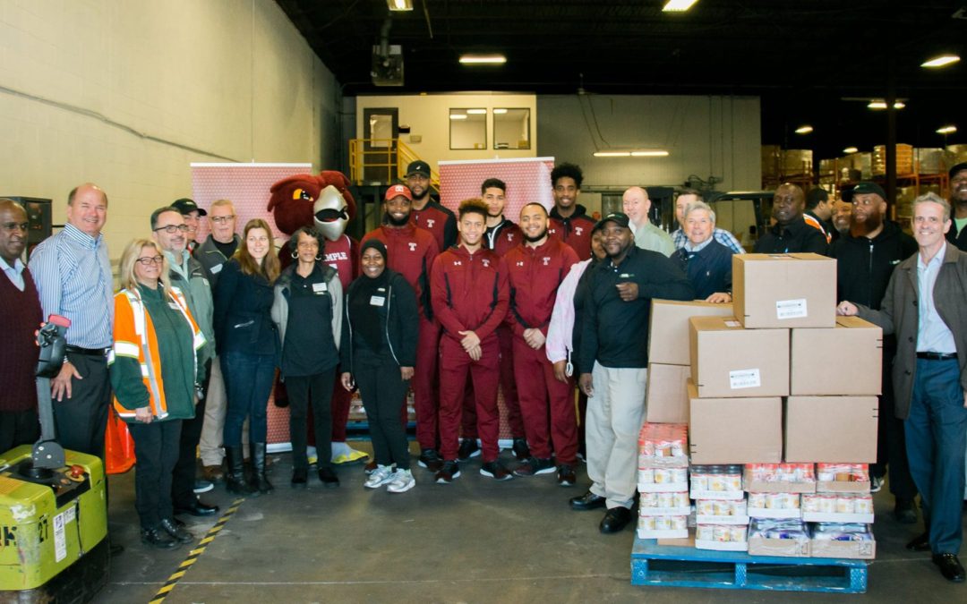 Fresh Grocer and Temple Basketball Team Up to Fight Hunger